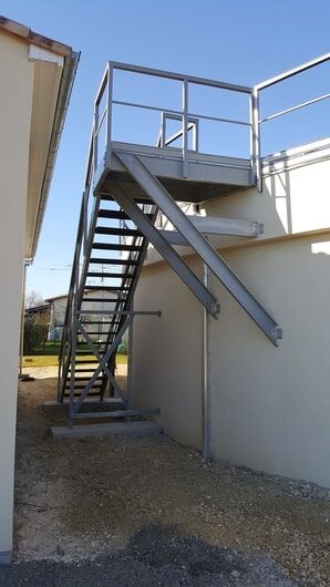plateforme-composite-escalier